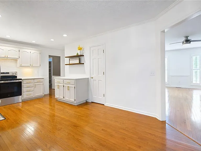 320 Derby Ridge Trce — Photo 33