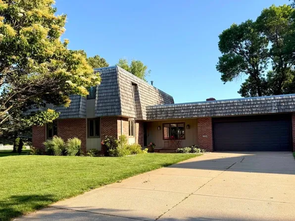 1250 Heritage Pl, Hastings, NE 68901