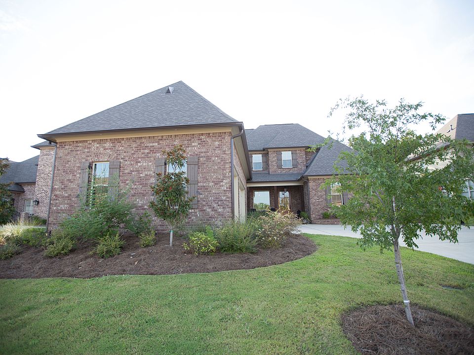 1st image of 370 Summerville Dr
