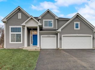 32930 N Three Oaks Ln, Libertyville, IL 60048