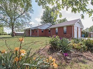 703 W Main St, GENTRY, AR 72734