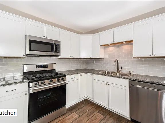 5th image of 9402 Hawthorne Ave
