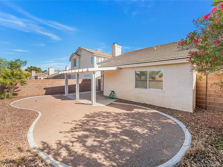 9724 Panorama Cliff Dr — Photo 34