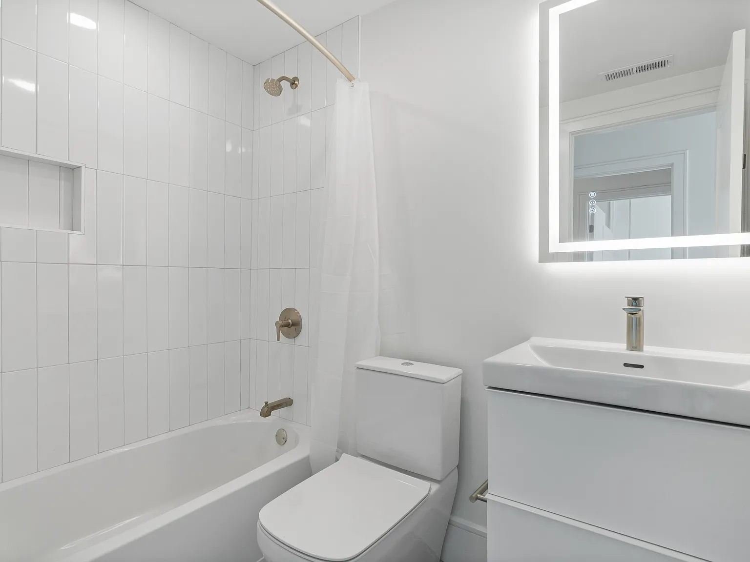4 bed, $5,295 — Photo 1