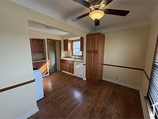 3 bed, 1176 sqft, $2,300 — Photo 4