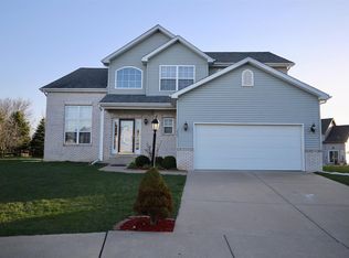 10301 N Creekstone Ct, Peoria, IL 61615