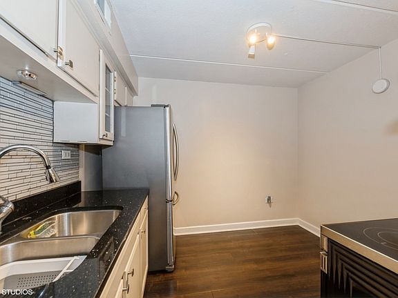 5th image of 841 N York St APT 114