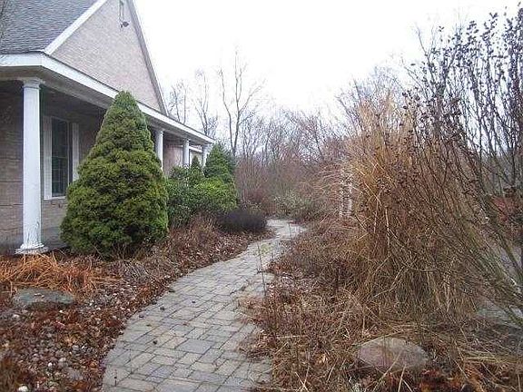 12 GAVIN DR. COLUMBIA, CT. 06237