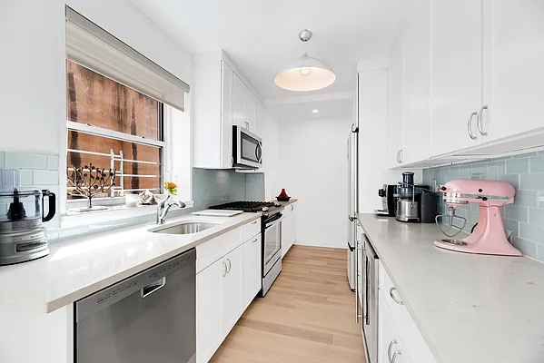 Sold by Bond New York | media 25