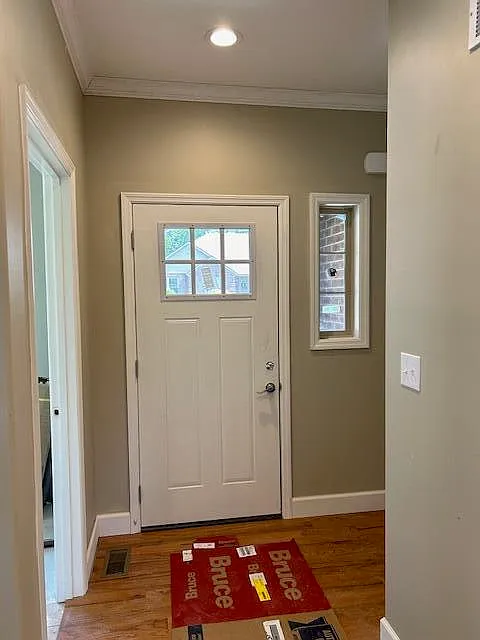3 bed, 2.0 bath, 1950 sqft, $2,999 — Photo 2