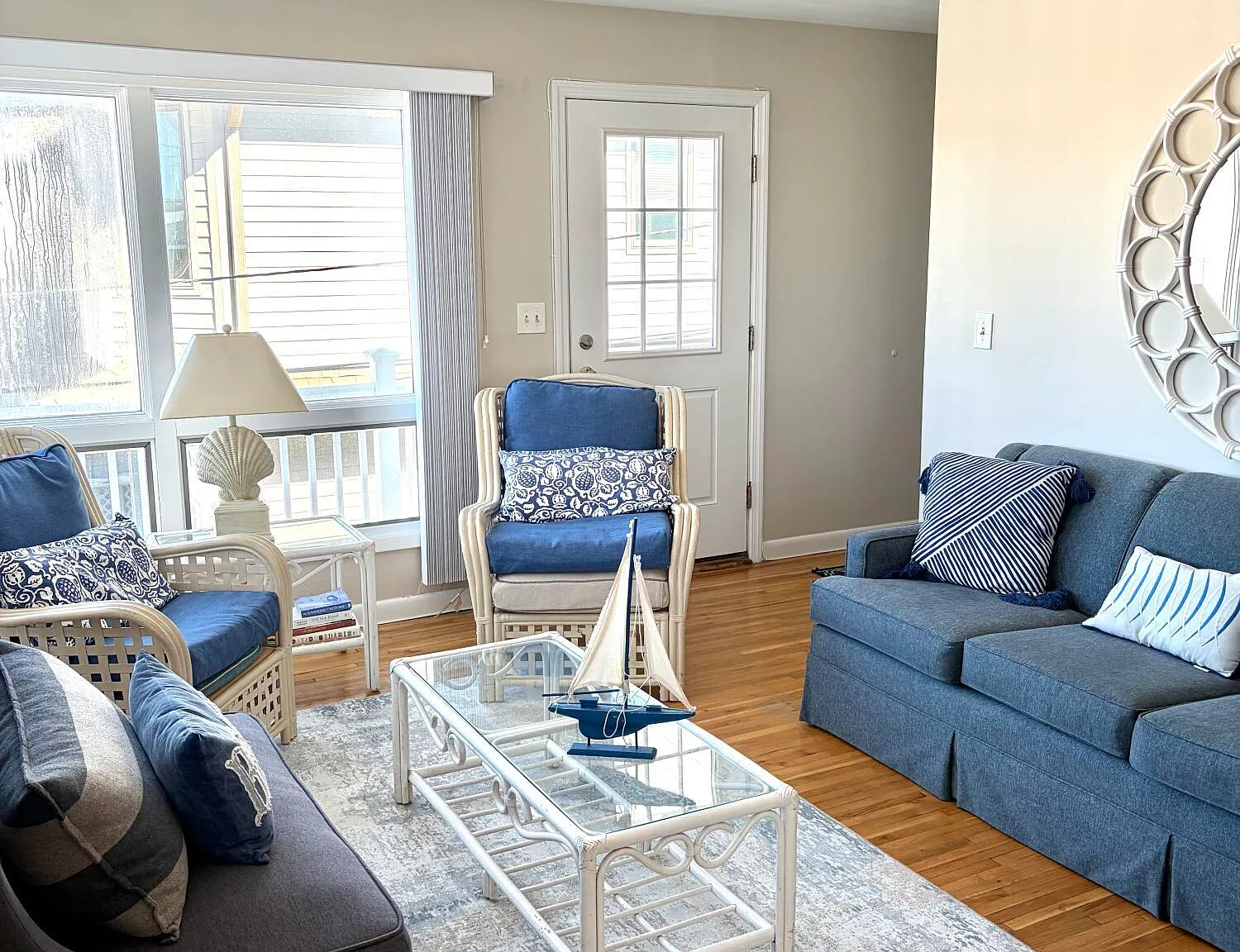 3 bed, 1300 sqft, $5,200 — Photo 2