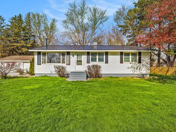 65 East St, Casnovia, MI 49318