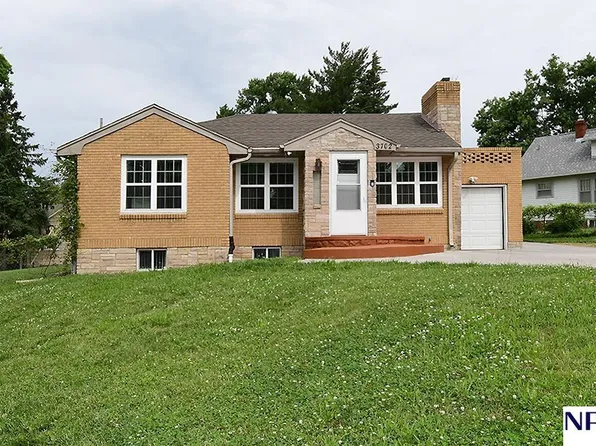 3702 N 60th St, Omaha, NE 68104
