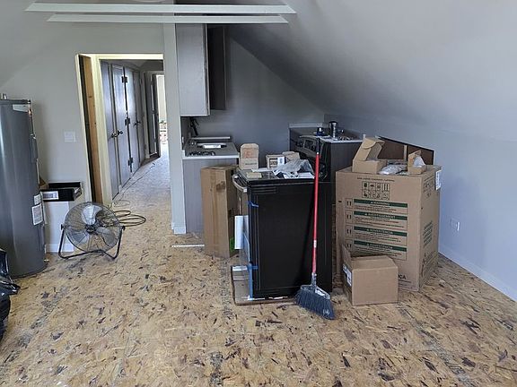 4th image of 2501 W Cortland St #3