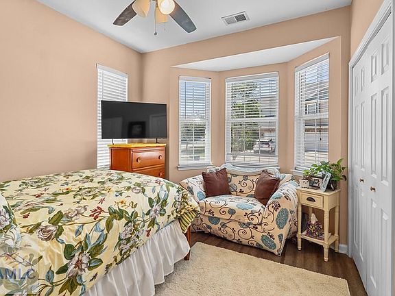 3rd image of 404 Governor Treutlen Cir