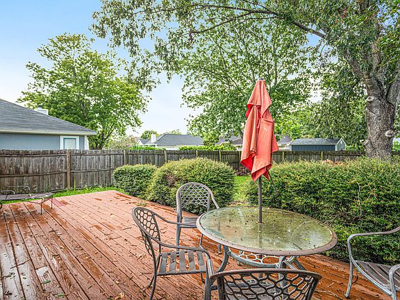 3rd image of 8989 BRIDGECREEK Drive W