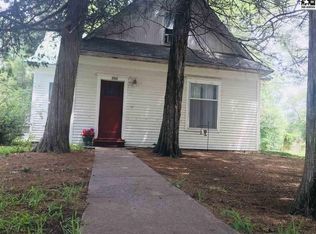 200 S Schmidt Ave, Moundridge, KS 67107