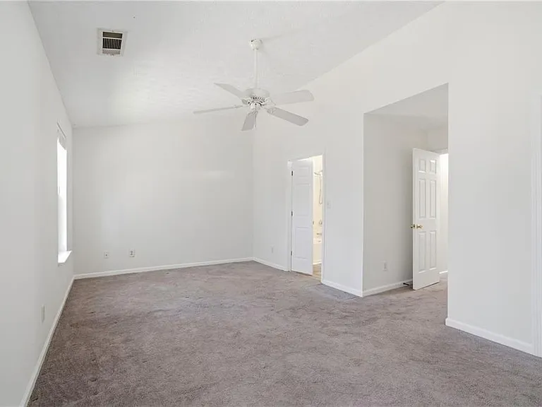 2913 Greyhawk Ln — Photo 31