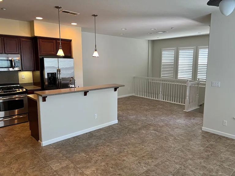 207 W La Flor Ln — Photo 6