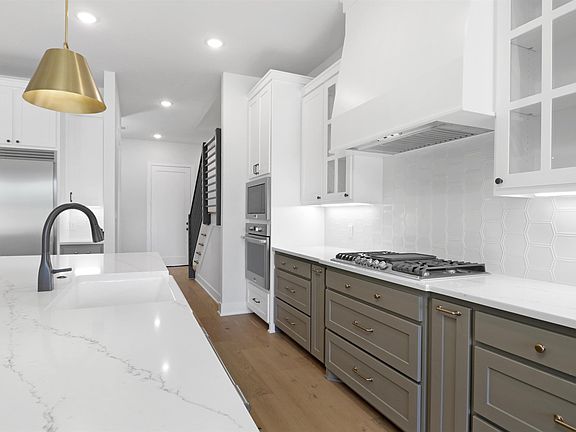 4th image of 20220 Roebuck Dr