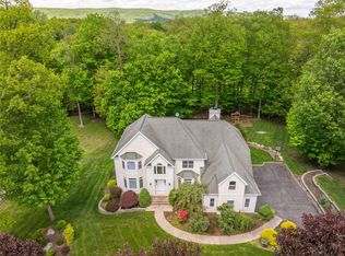 9 Golf Course Dr, Montebello, NY 10901