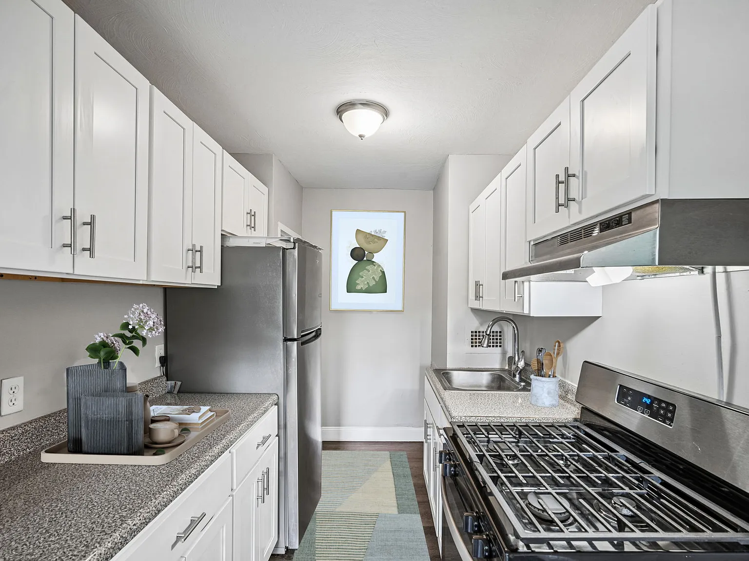 Bryn Mawr Apartments — Photo 4