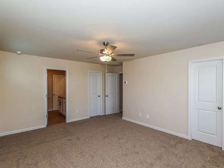 666 Mackenzie Cv — Photo 12