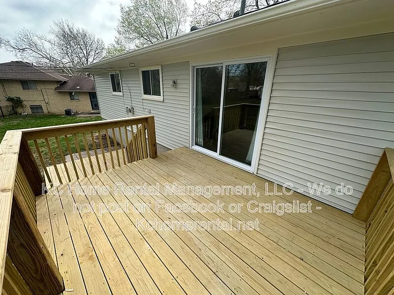 5012 Powell Ave — Photo 2