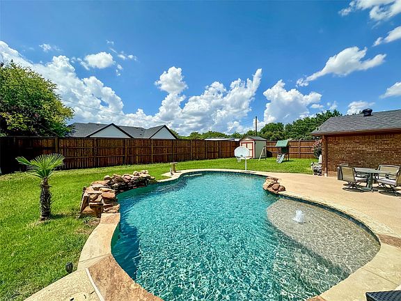 4th image of 1300 Linda Ct