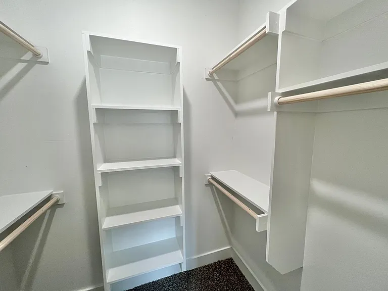 904 Maple View St — Photo 13