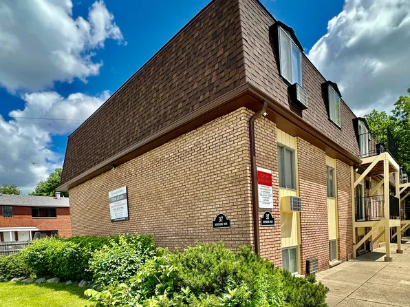 37 Nippersink Rd APT 1-A, Fox Lake, IL 60020