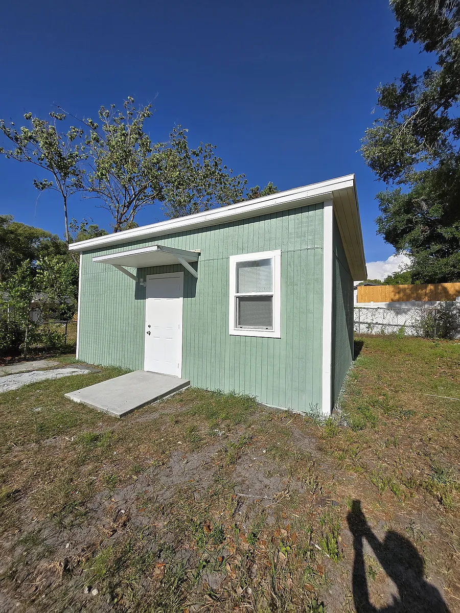 Building Photo - 8623 N Willow Ave