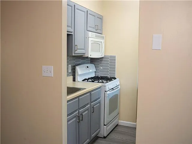 1146 Essex St #1 — Photo 3