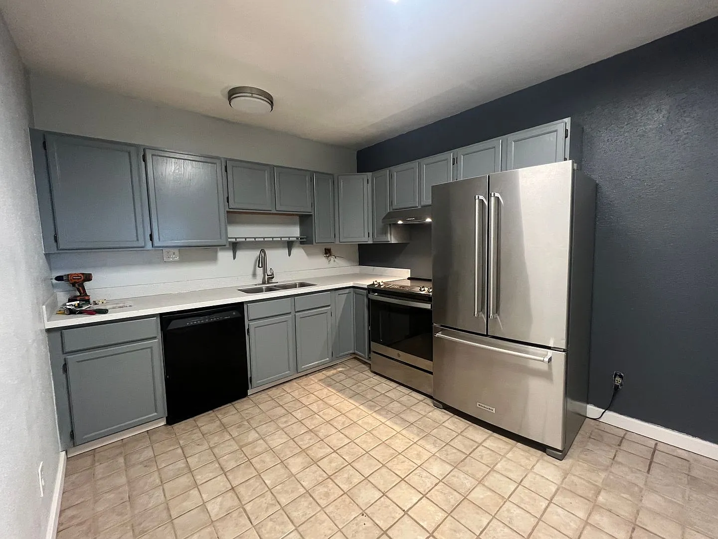 5830 Columbus — Photo 1