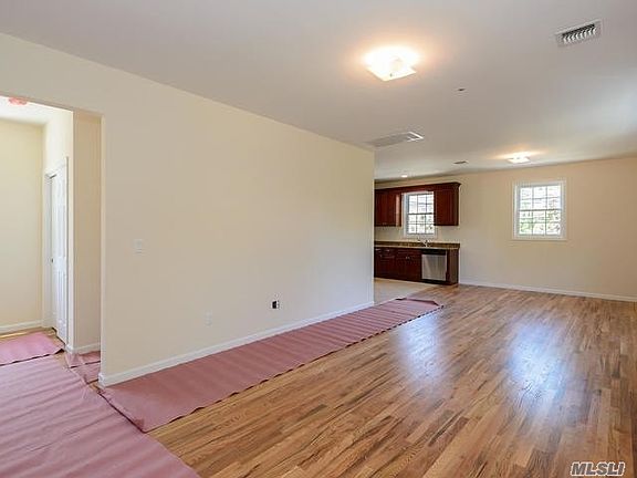 4th image of 123 Clinton Ave #B