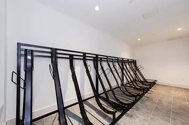 Rented by Bond New York | media 31