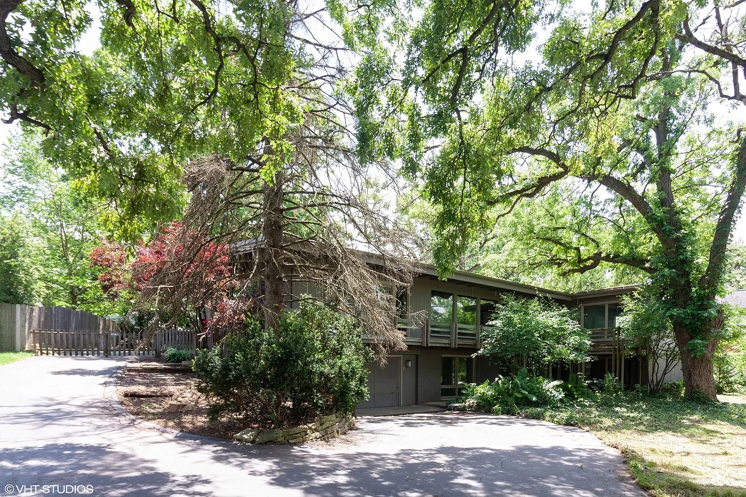 16W553 Timberlake Dr photo 1