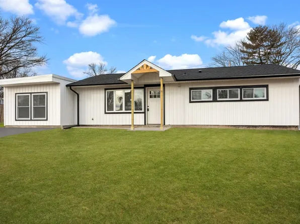 43 Oval Turn Ln, Levittown, PA 19055