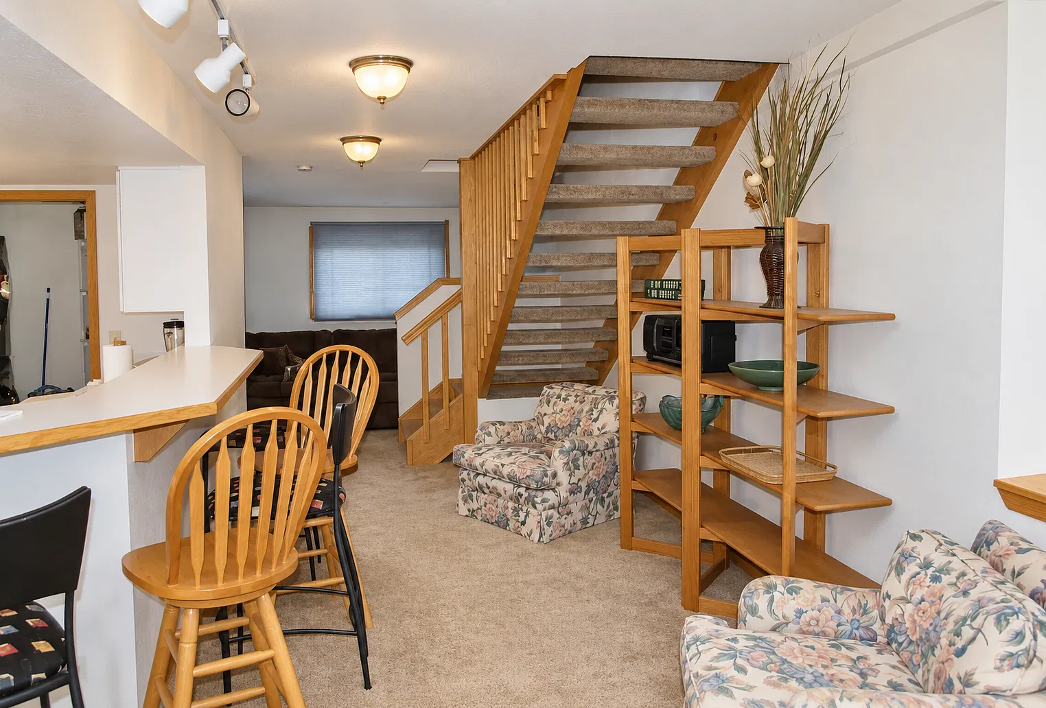 3 bed, 2.5 bath, 2300 sqft, $3,900 — Photo 2