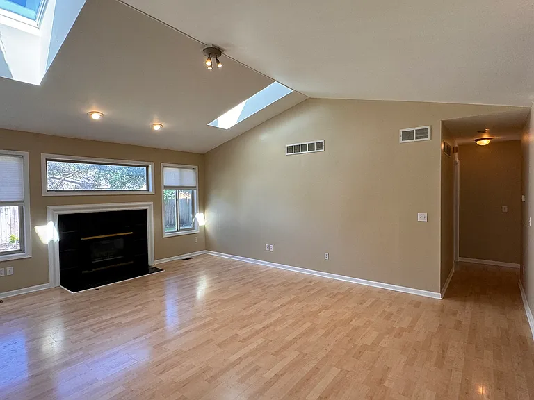 215 Cherry Dr — Photo 5