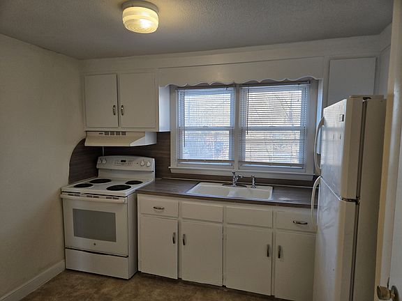 5th image of 11 Kellett Dr APT 2