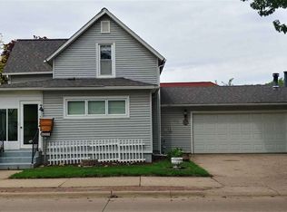 600 N 4th St, Clinton, IA 52732