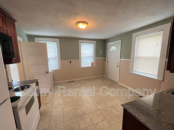 3rd image of 46 Old Amherst Rd APT 4