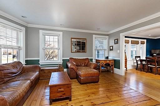 4th image of 32 Alden St