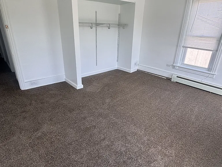 251 E Maple St — Photo 9