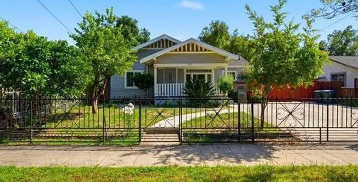 3 bed, 1200 sqft, $3,980 — Photo 2