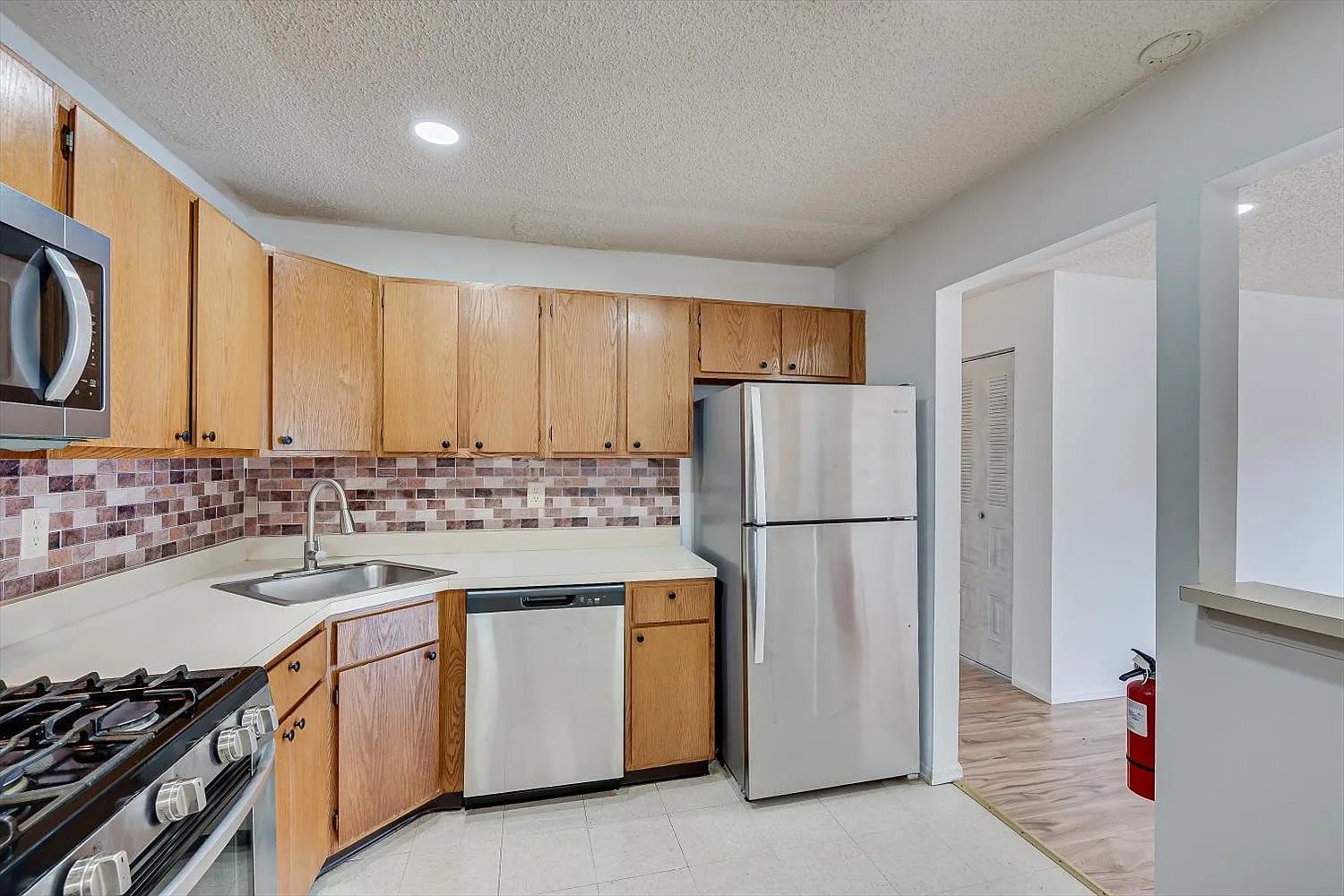 349 Lancaster Ct — Photo 4