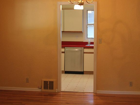 4th image of 1120 Yale Ave