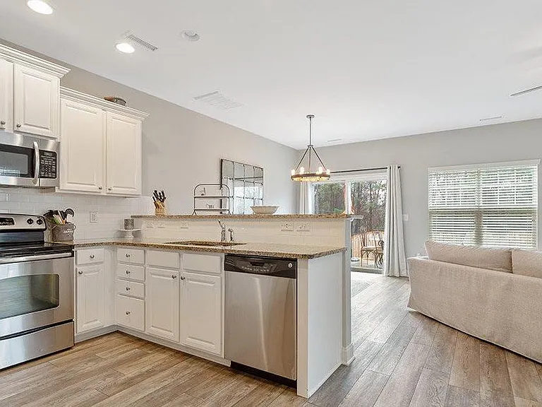 715 Hunters Ridge Dr — Photo 4