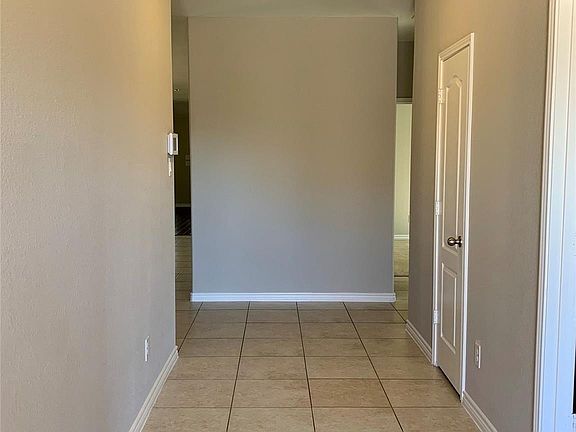 4th image of 1909 Megan Creek Dr